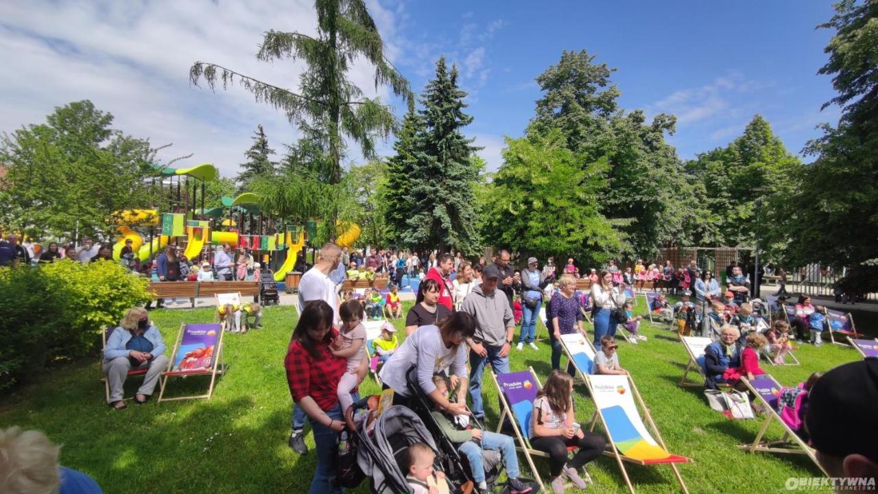 Juna - Nowoczesny Apartament W Centrum Z Widokiem Na Park Pruszków Exterior foto
