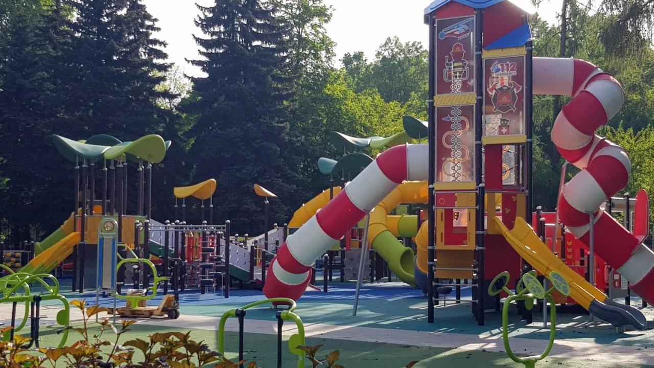 Juna - Nowoczesny Apartament W Centrum Z Widokiem Na Park Pruszków Exterior foto